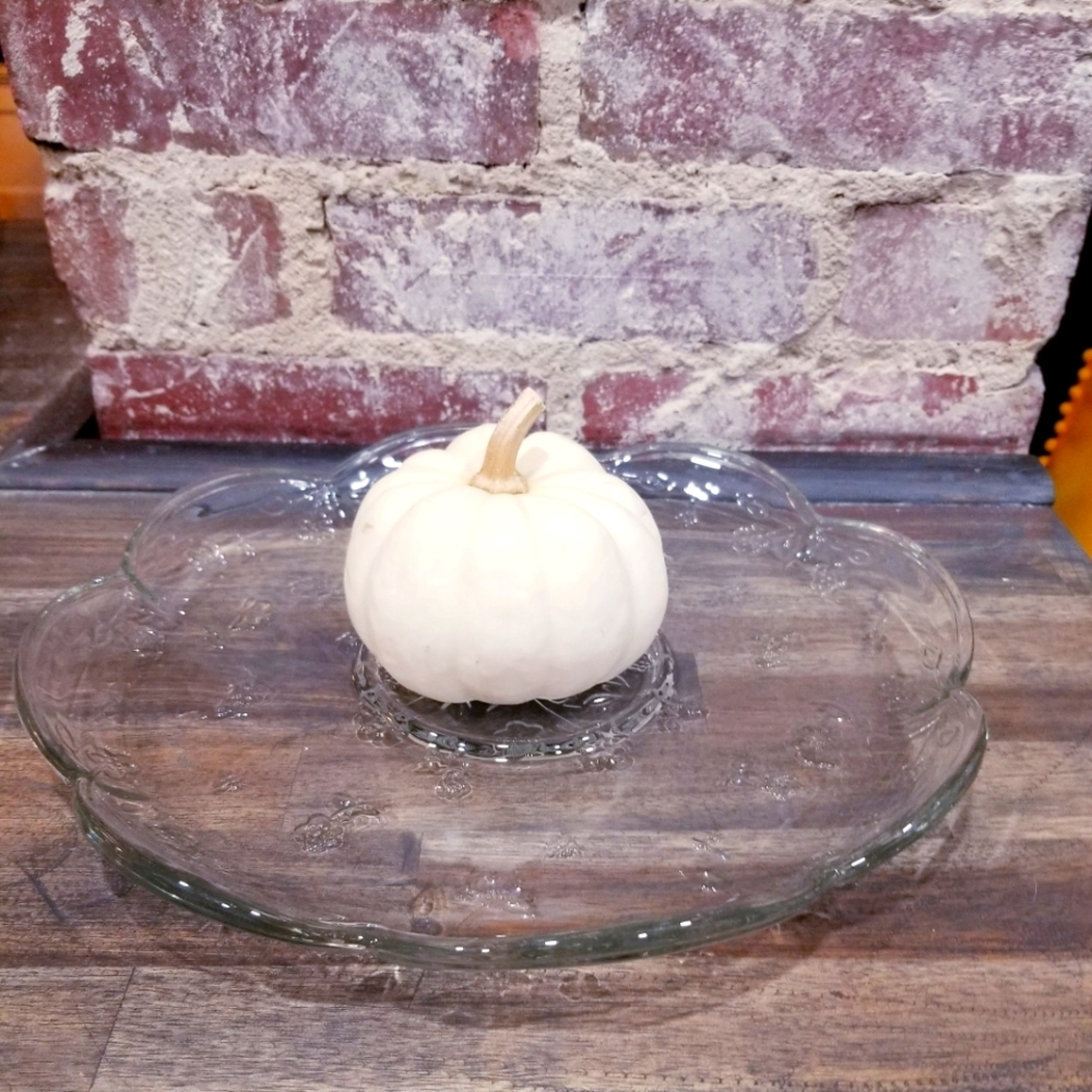 Glass serving plate
